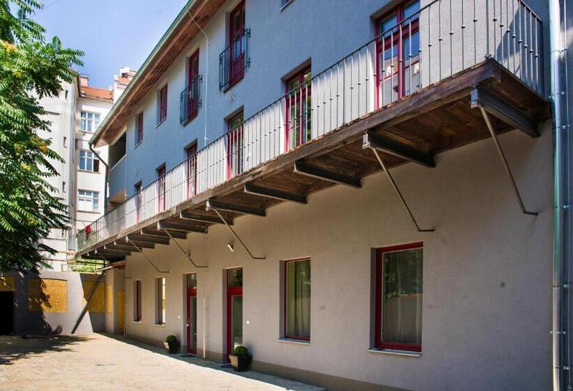 带大床的标准间, Dům U Pikové Desítky