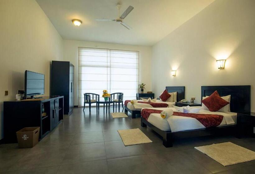 غرفة قياسية ثلاثية, Grand Tamarind Lake