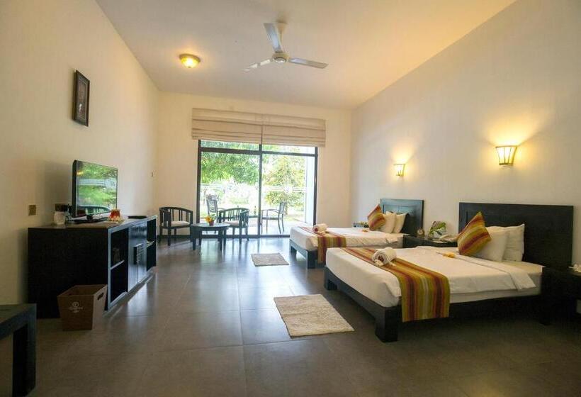 غرفة قياسية ثلاثية, Grand Tamarind Lake