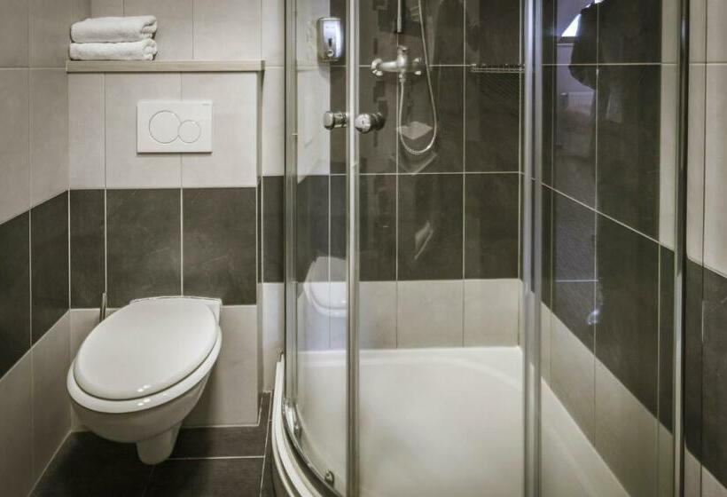 高级大房间, Grunt