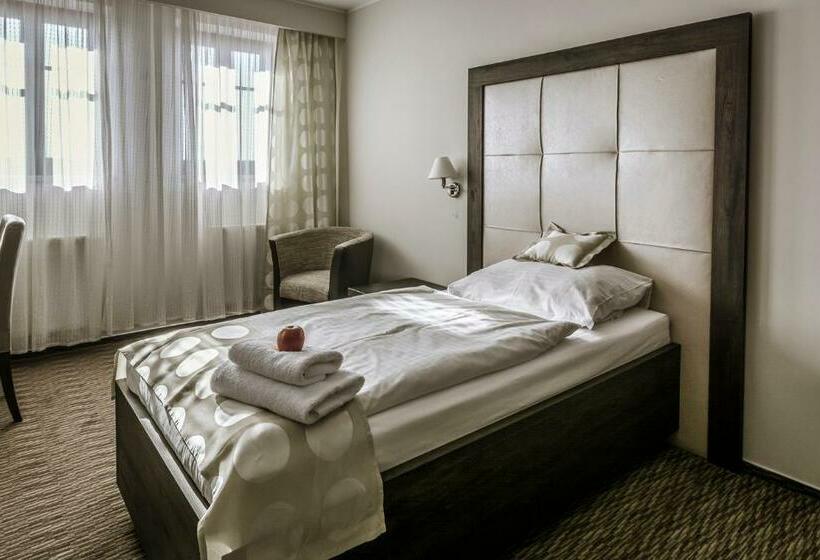 豪华单人间, Grunt