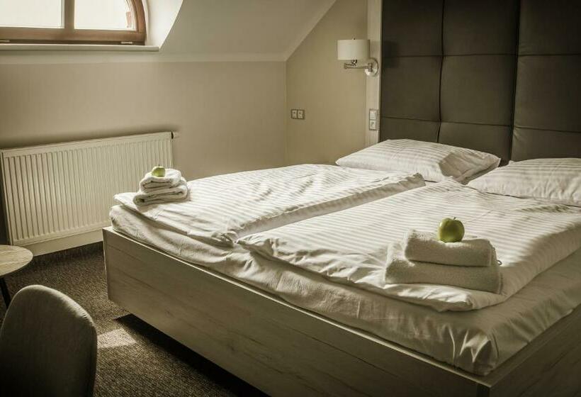 高级大房间, Grunt