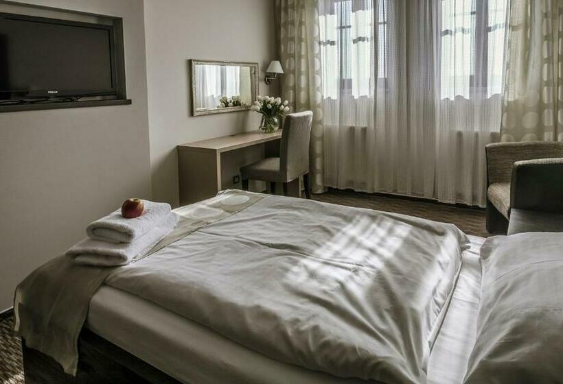 豪华单人间, Grunt