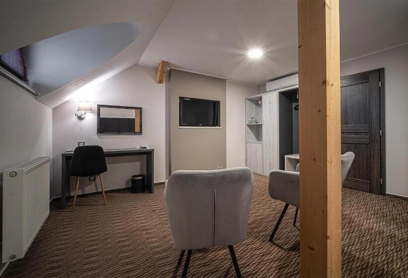 高级大房间, Grunt