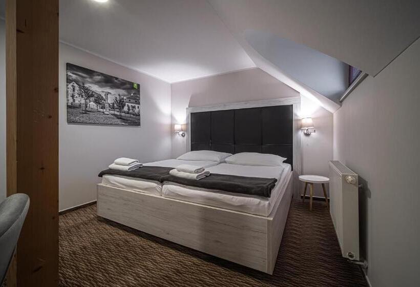 高级大房间, Grunt