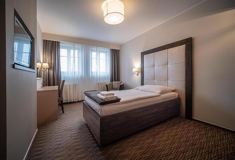 豪华单人间, Grunt