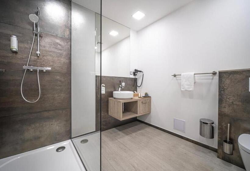 豪华工作室, Grunt