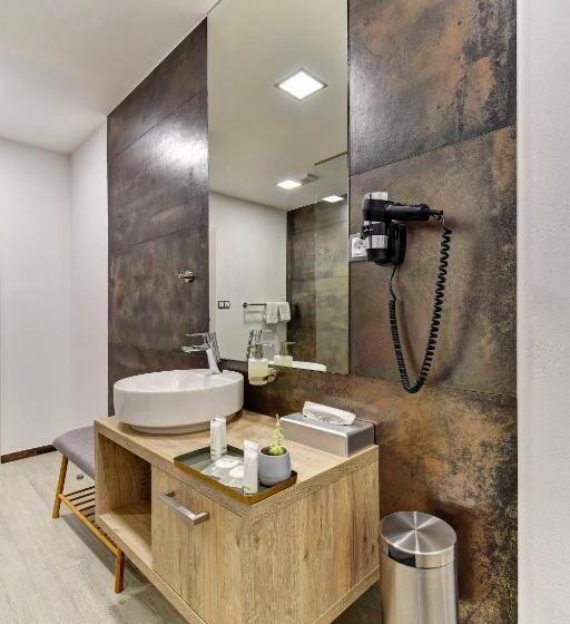 豪华工作室, Grunt