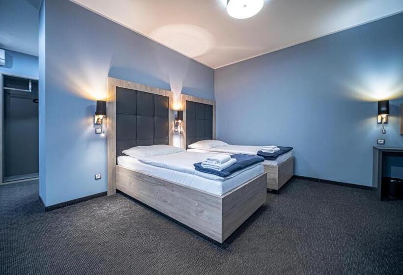 豪华工作室, Grunt