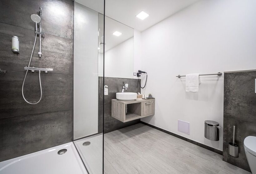 豪华单人间, Grunt