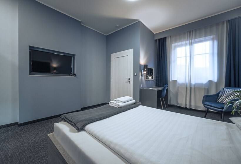 豪华工作室, Grunt