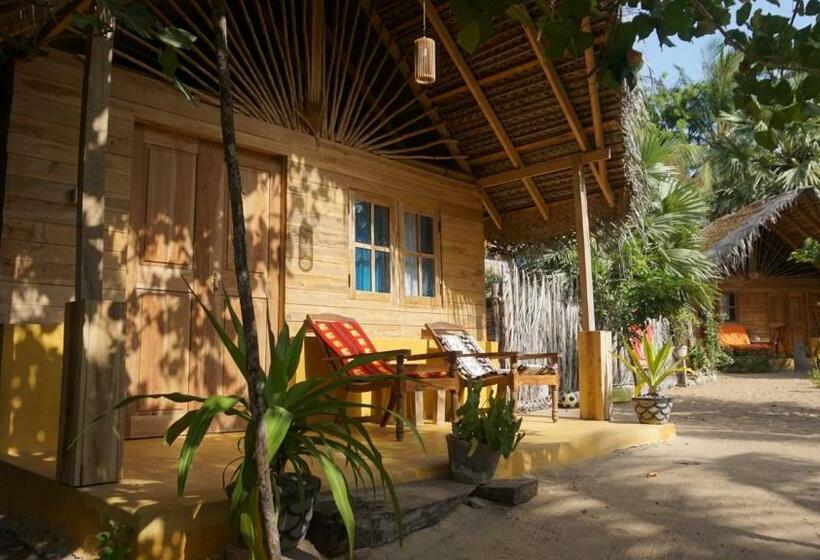 בקתת חדר, Margarita Village Kite School Kalpitiya