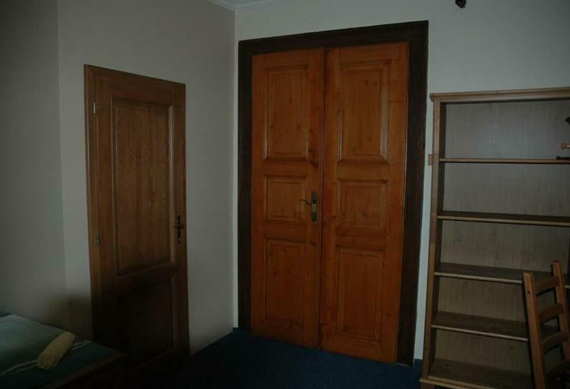 غرفة قياسية, Mrázek