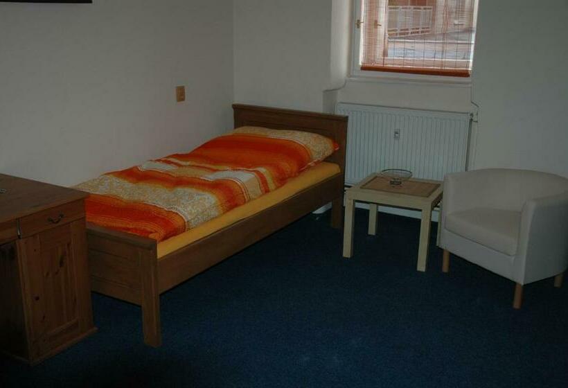 غرفة قياسية ثلاثية, Mrázek