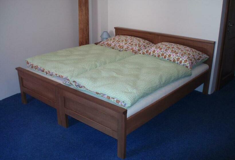 غرفة قياسية ثلاثية, Mrázek