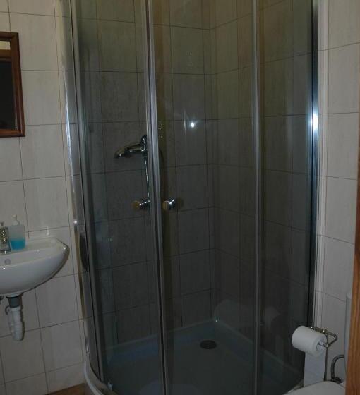 شقة من غرفة نوم واحدة متصلة, Mrázek