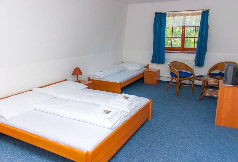 标准三人间, Na Pláži