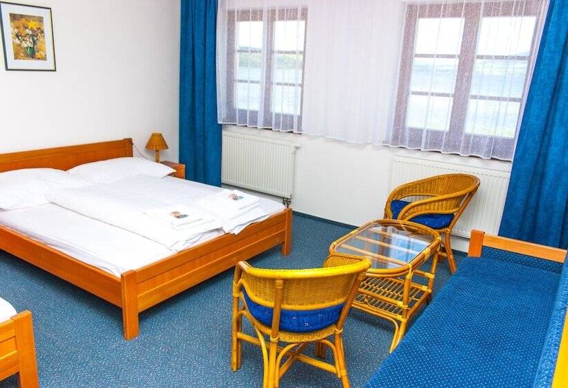 四人标准间, Na Pláži