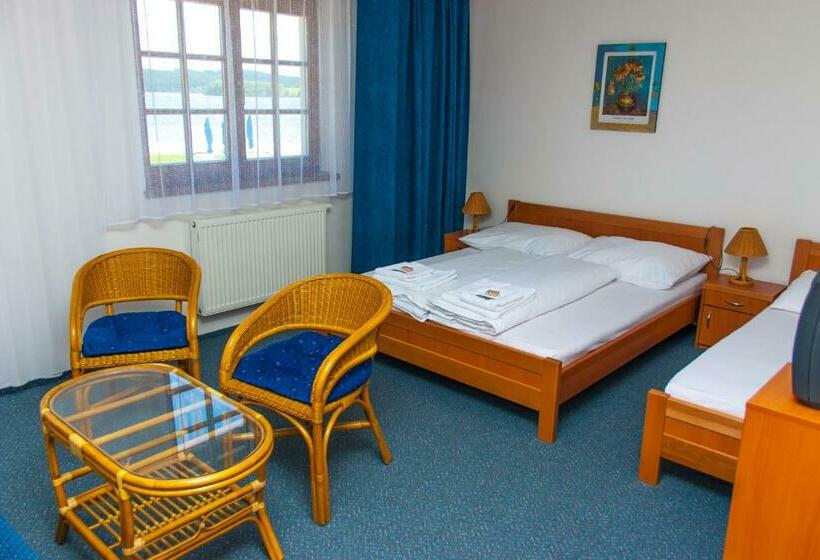 四人标准间, Na Pláži