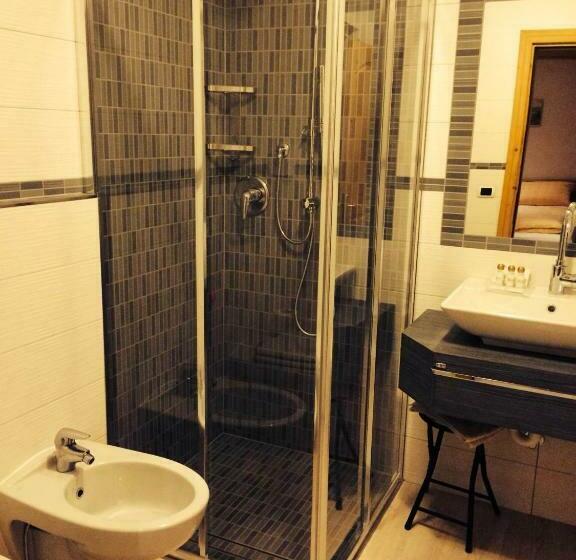 اتاق خانوادگی, San Giovanni