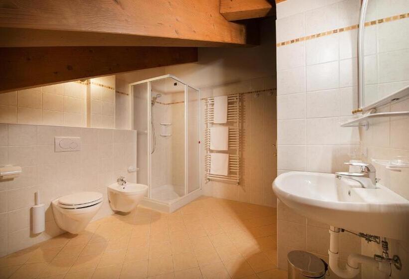 اتاق خانوادگی, San Giovanni