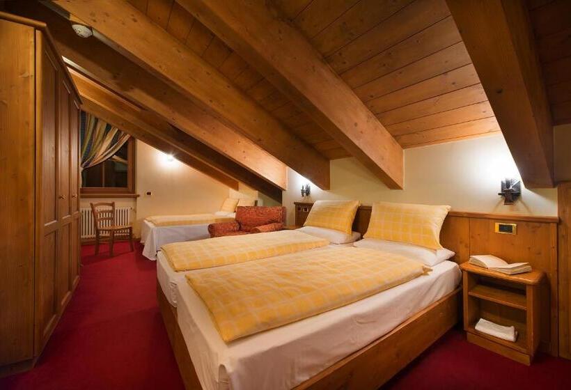 اتاق خانوادگی, San Giovanni