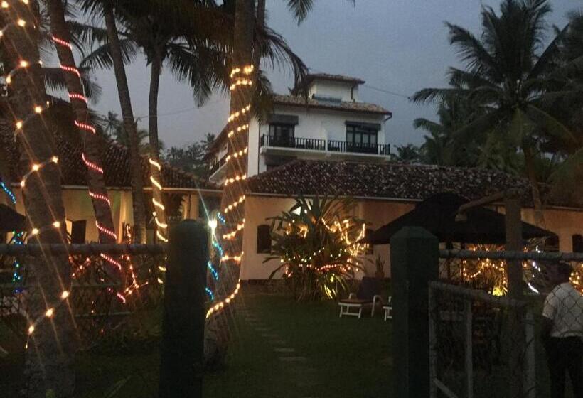 غرفة كلاسيكية مطلّة علي البحر, Villa Tissa Beach Resort