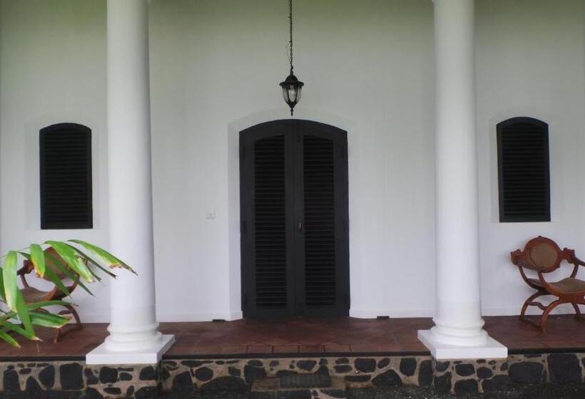 غرفة كلاسيكية مطلّة علي البحر, Villa Tissa Beach Resort