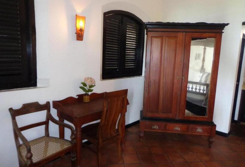 غرفة كلاسيكية مطلّة علي البحر, Villa Tissa Beach Resort