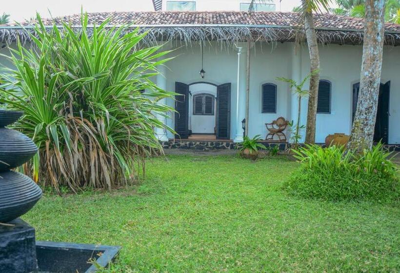 غرفة كلاسيكية مطلّة علي البحر, Villa Tissa Beach Resort