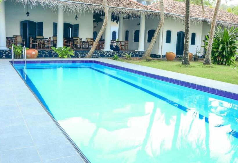 غرفة كلاسيكية مطلّة علي البحر, Villa Tissa Beach Resort