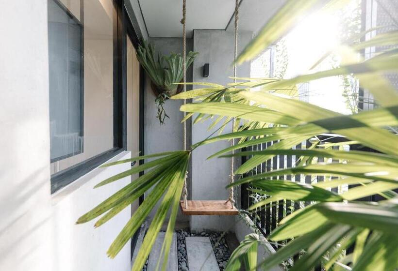 اتاق استاندارد با بالکن, Lloyd S Inn Kuala Lumpur