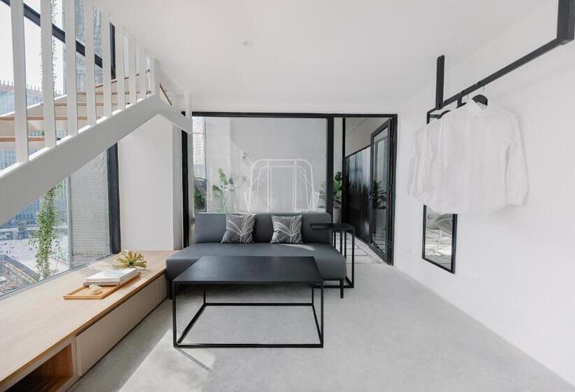 اتاق لوکس, Lloyd S Inn Kuala Lumpur