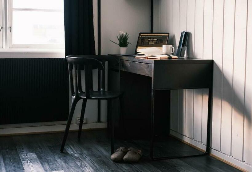 اتاق استاندارد یک تخته با سرویس بهداشتی مشترک, Gjestehuset 102