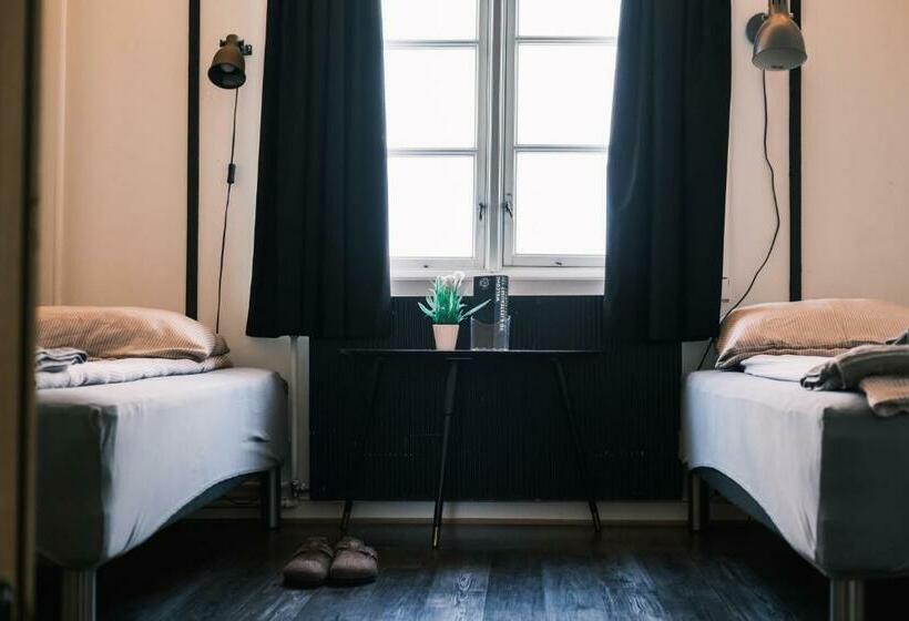 اتاق استاندارد با سرویس بهداشتی مشترک, Gjestehuset 102