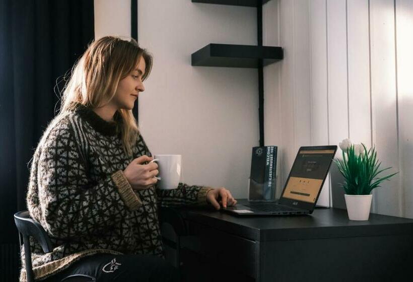 اتاق استاندارد یک تخته با سرویس بهداشتی مشترک, Gjestehuset 102