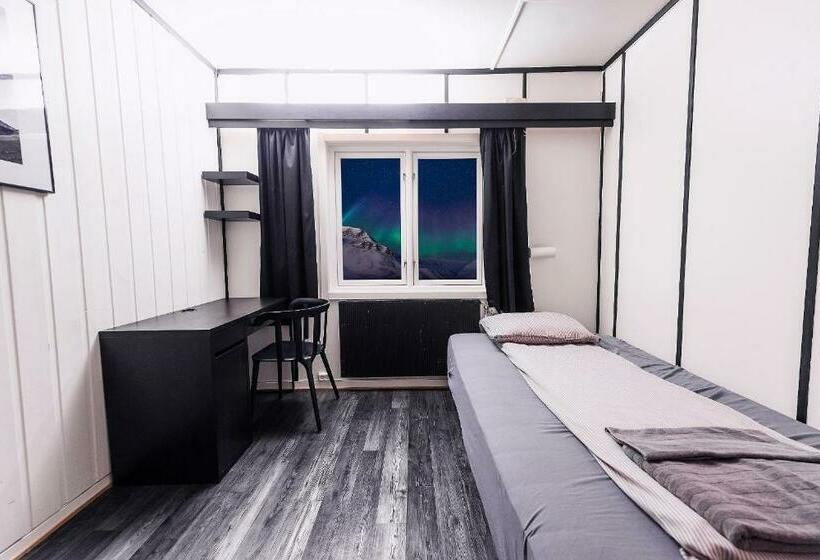 اتاق استاندارد یک تخته با سرویس بهداشتی مشترک, Gjestehuset 102