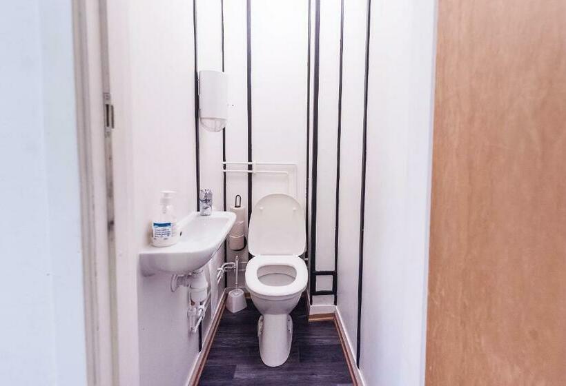 اتاق استاندارد یک تخته با سرویس بهداشتی مشترک, Gjestehuset 102