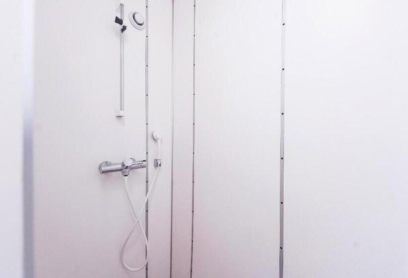 اتاق استاندارد با سرویس بهداشتی مشترک, Gjestehuset 102