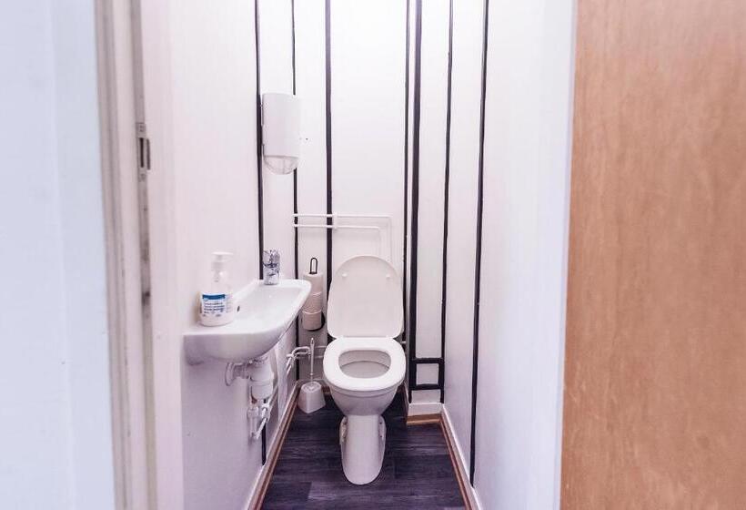 اتاق چهار تخته با دستشویی مشترک, Gjestehuset 102