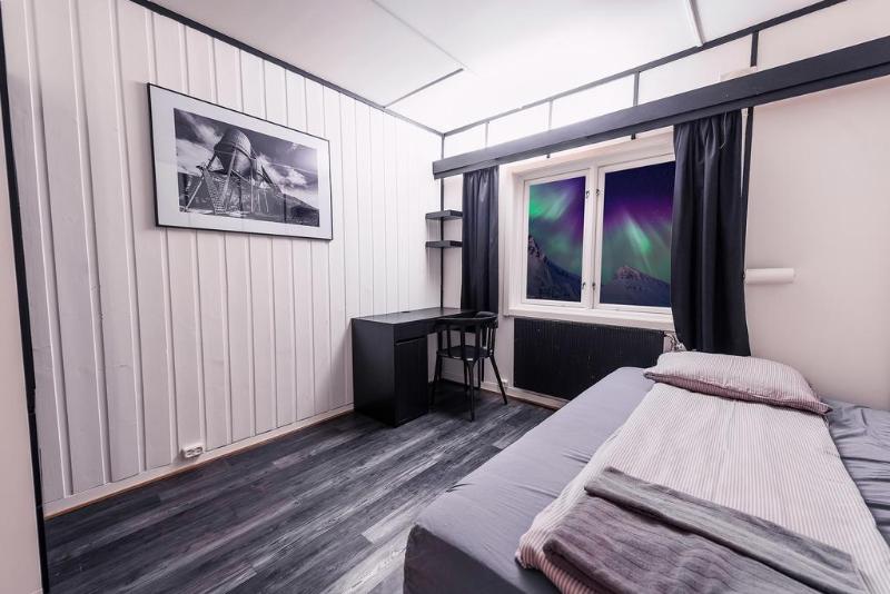 اتاق استاندارد یک تخته با سرویس بهداشتی مشترک, Gjestehuset 102