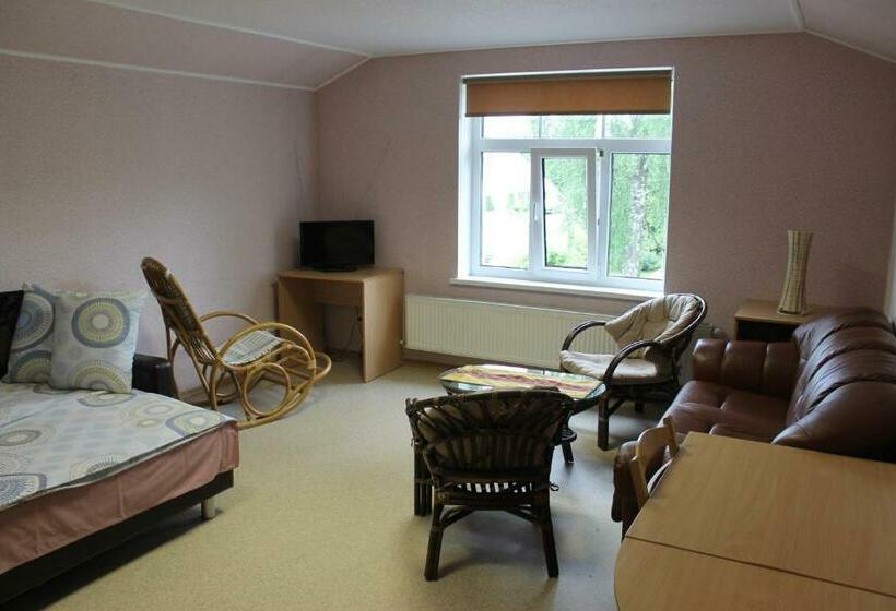 اتاق خانوادگی, Latvijas Sarkanā Krusta Viesnīca