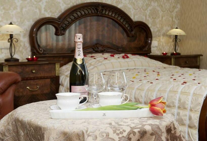 اتاق سوپریور با بالکن, Senoji Palanga