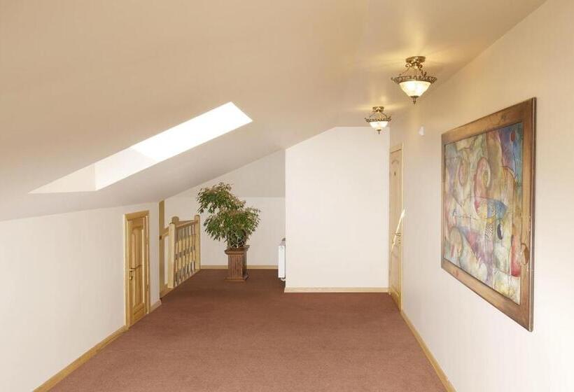 اتاق پنت هاوس, Senoji Palanga