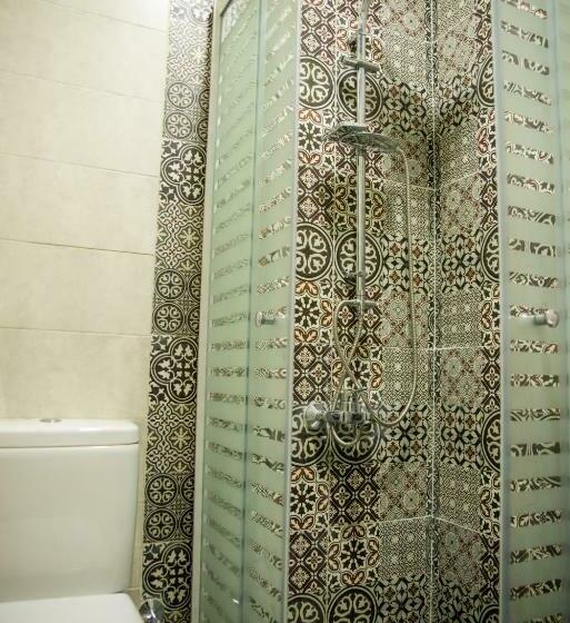 اتاق استاندارد سه نفره, Egyptian Night Hostel
