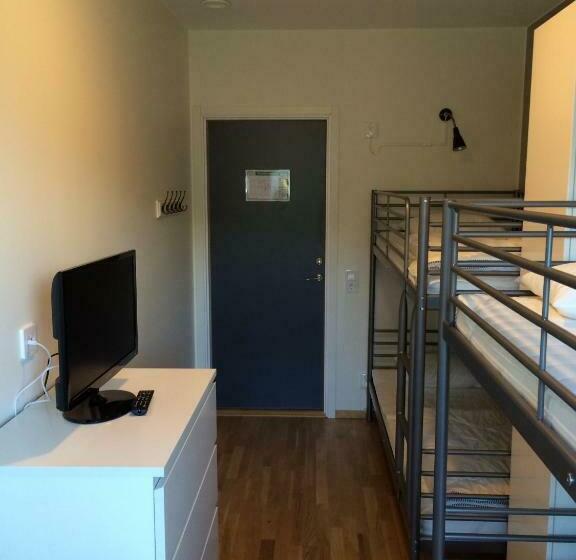 חדר סטנדרטי לארבעה עם חדר אמבטיה משותף, Eskilstuna Hostel