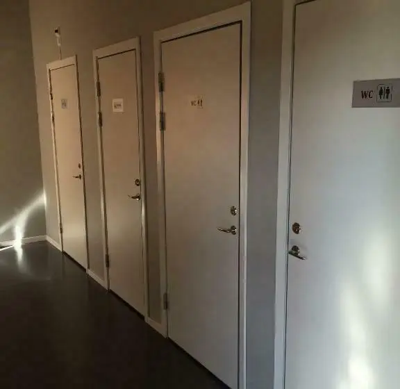 Standard Neljän Hengen Huone Jaettu Kylpyhuone, Eskilstuna Hostel