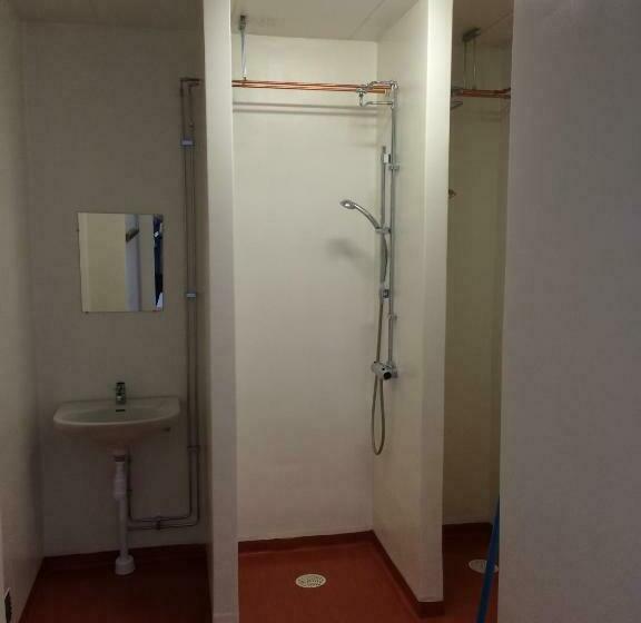 חדר סטנדרטי לארבעה עם חדר אמבטיה משותף, Eskilstuna Hostel
