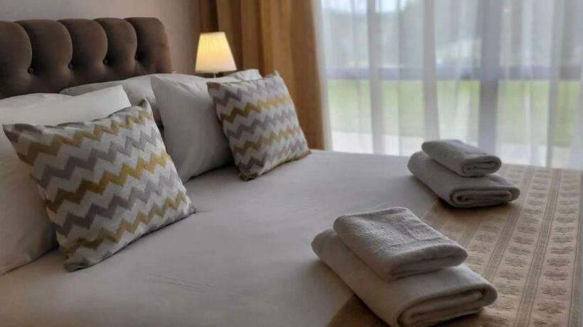 اتاق لوکس, Angelas