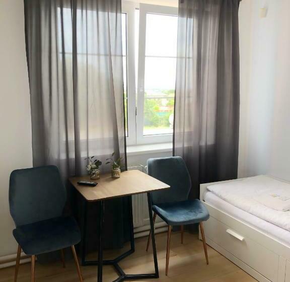 スタンダードルーム, Gregor